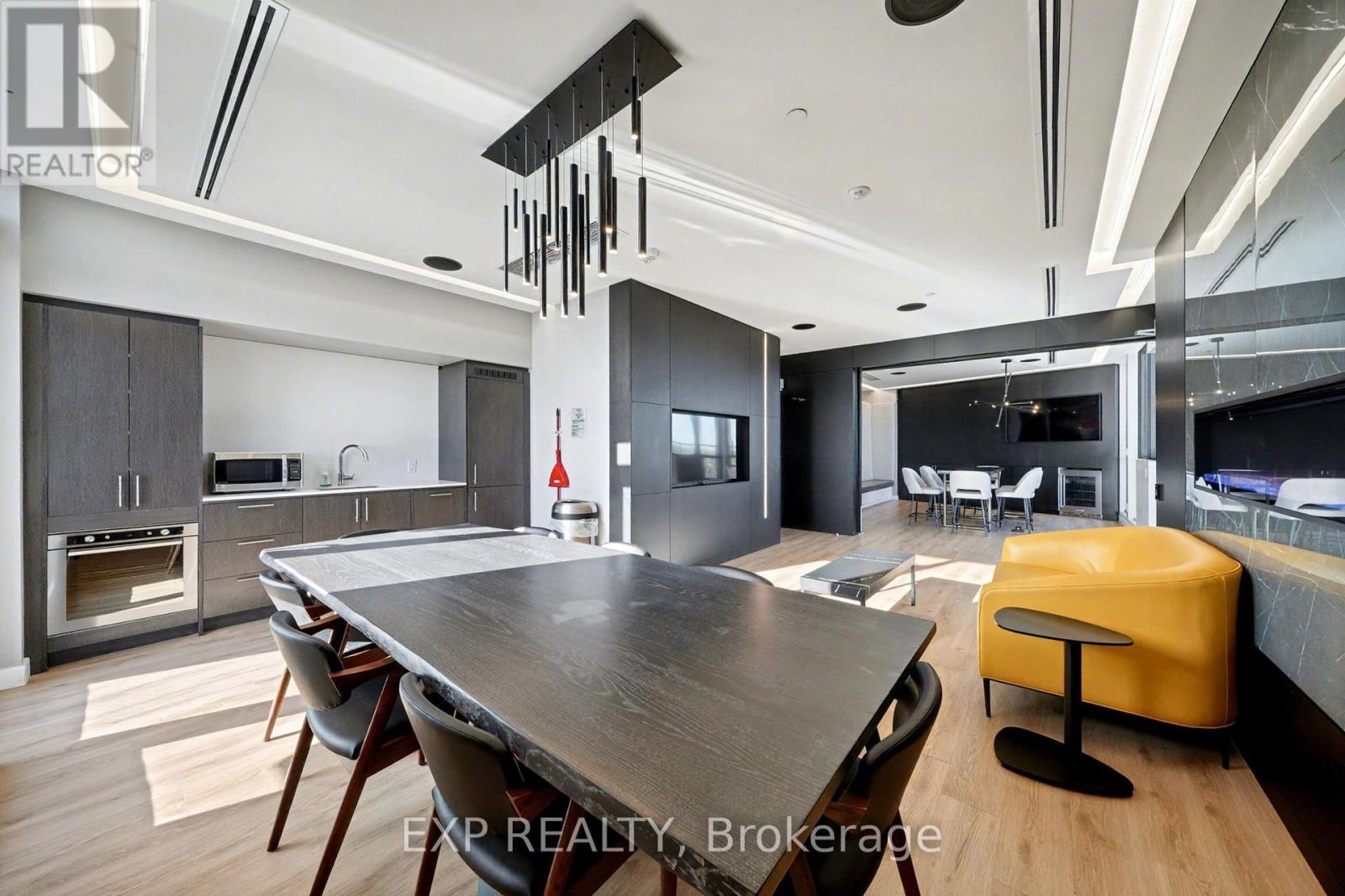 332 - 681 Yonge Street, Barrie, ON - Indoor