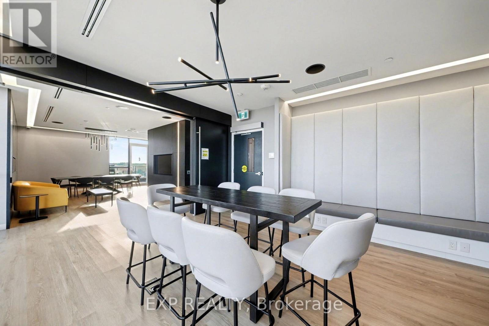 332 - 681 Yonge Street, Barrie, ON - Indoor