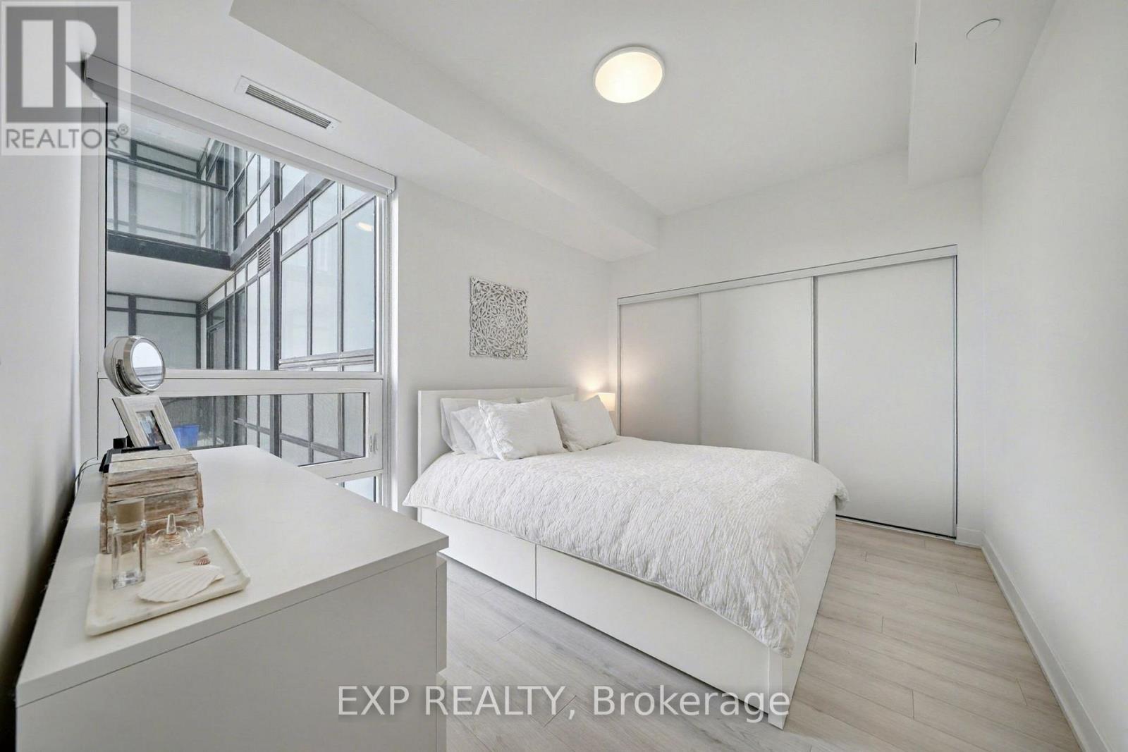 332 - 681 Yonge Street, Barrie, ON - Indoor Photo Showing Bedroom