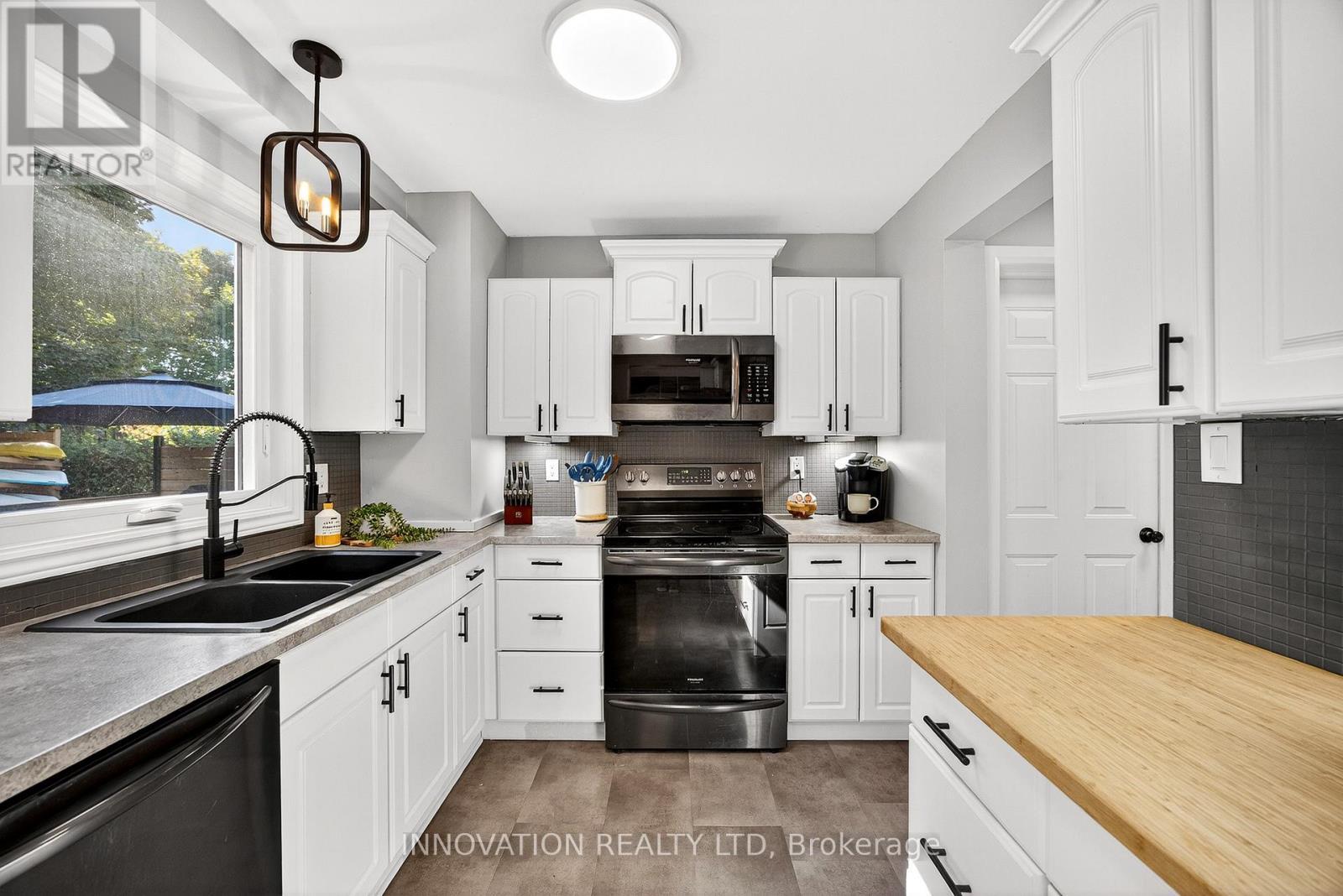 38 Patterson Crescent, Carleton Place, ON - Indoor Photo Showing Kitchen With Double Sink