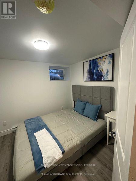 66 Wellington Street S, Hamilton, ON - Indoor Photo Showing Bedroom