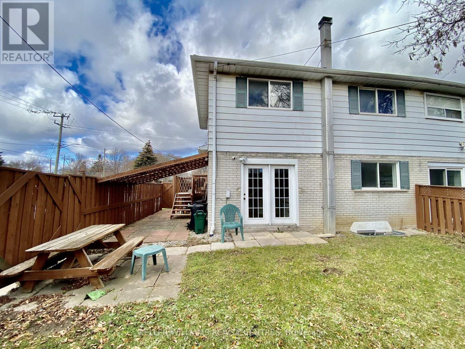Separate Entrance & Yard - Lower Back Unit - 43 Walter Avenue, Newmarket, ON - Outdoor