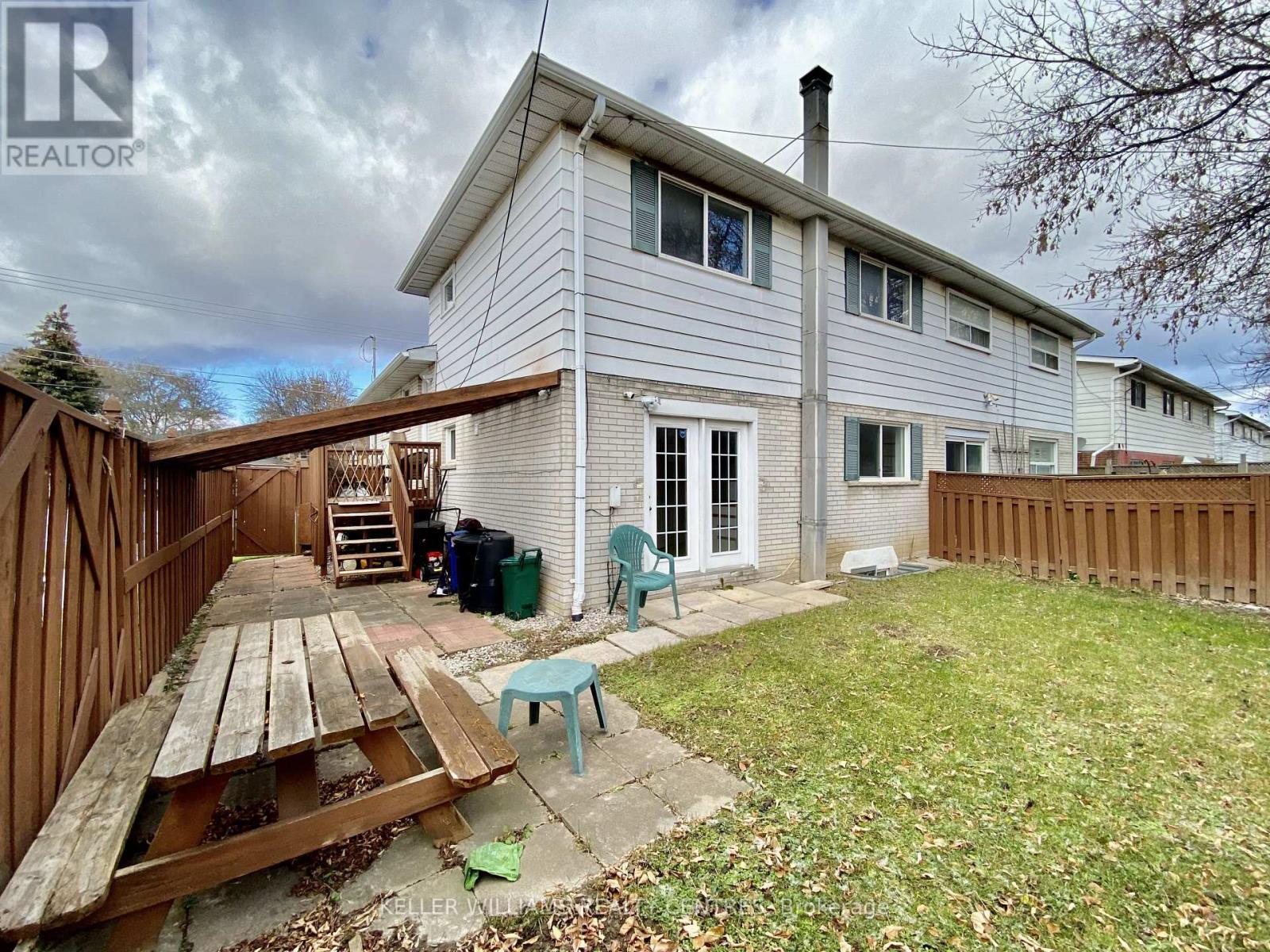 Lower Back Unit - 43 Walter Avenue, Newmarket, ON - Outdoor