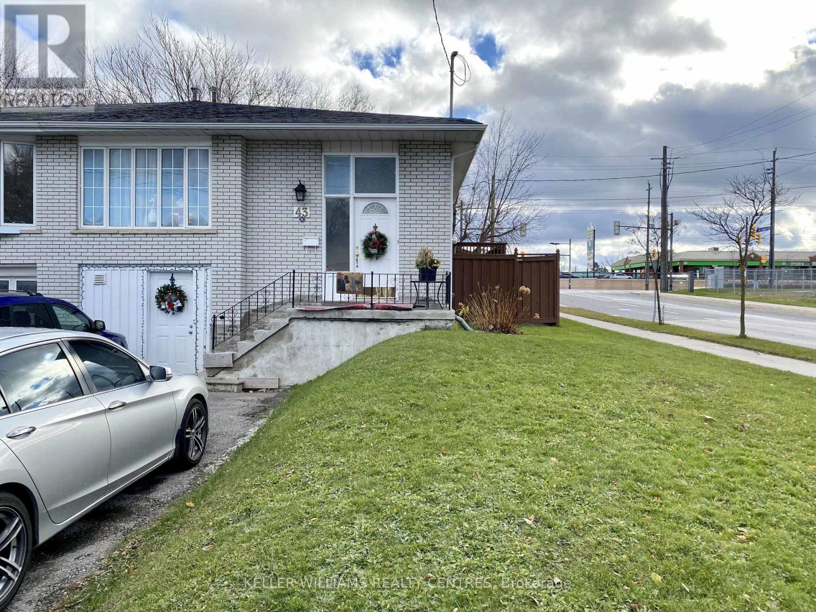 Lower Back Unit - 43 Walter Avenue, Newmarket, ON - Outdoor