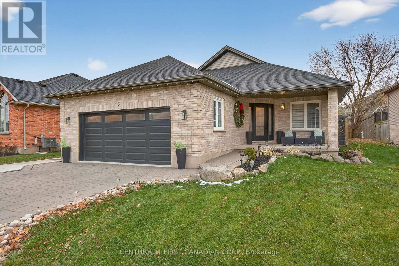 292 Thorn Drive, Strathroy-Caradoc (Ne), ON - Outdoor