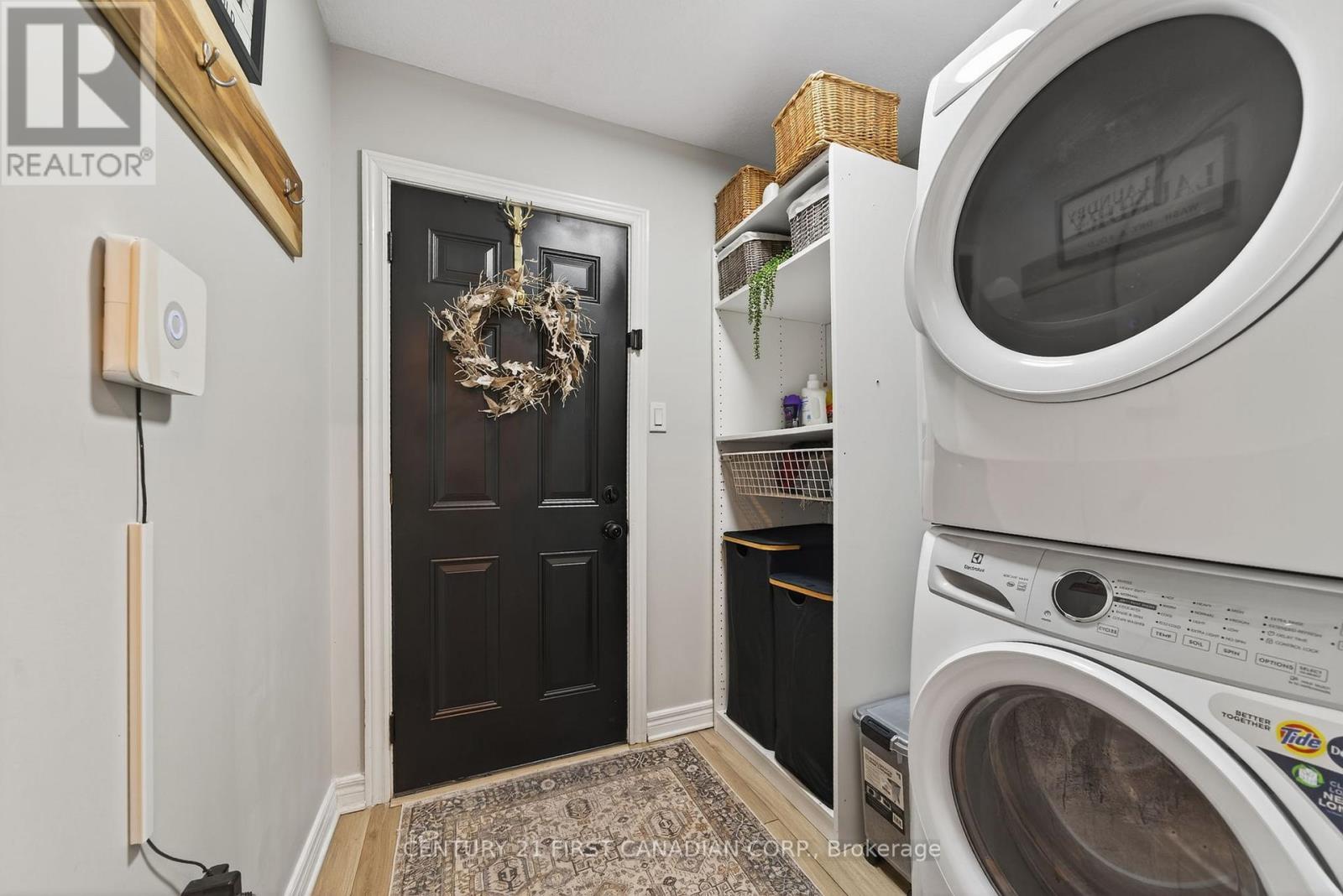 292 Thorn Drive, Strathroy-Caradoc (Ne), ON - Indoor Photo Showing Laundry Room