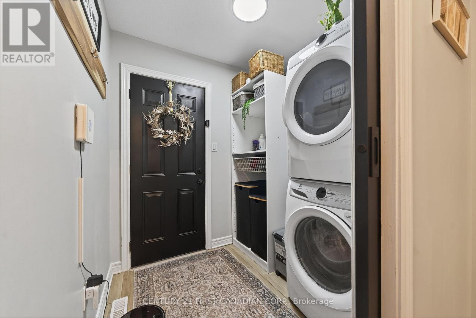 292 Thorn Drive, Strathroy-Caradoc (Ne), ON - Indoor Photo Showing Laundry Room