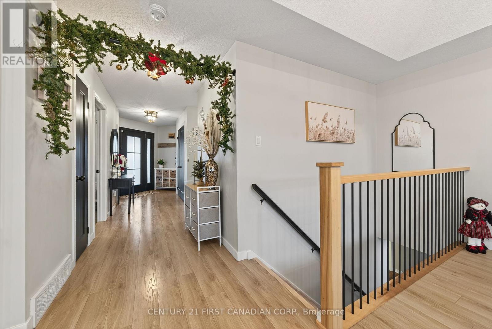 292 Thorn Drive, Strathroy-Caradoc (Ne), ON - Indoor Photo Showing Other Room