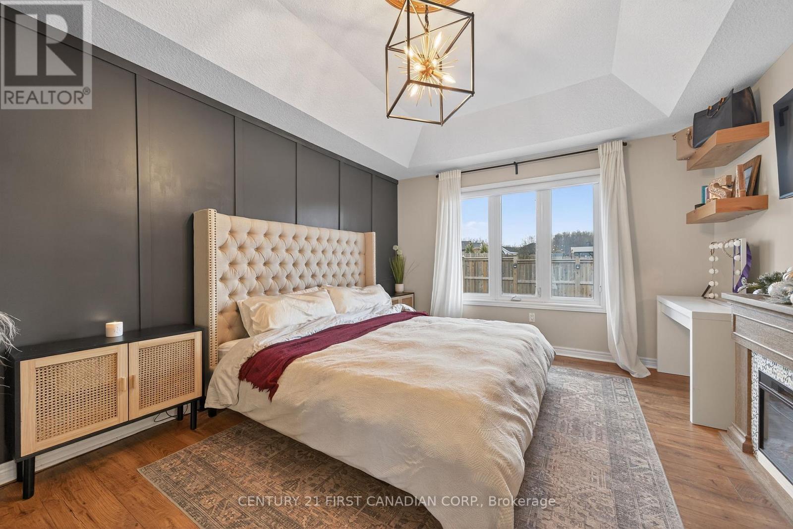 292 Thorn Drive, Strathroy-Caradoc (Ne), ON - Indoor Photo Showing Bedroom