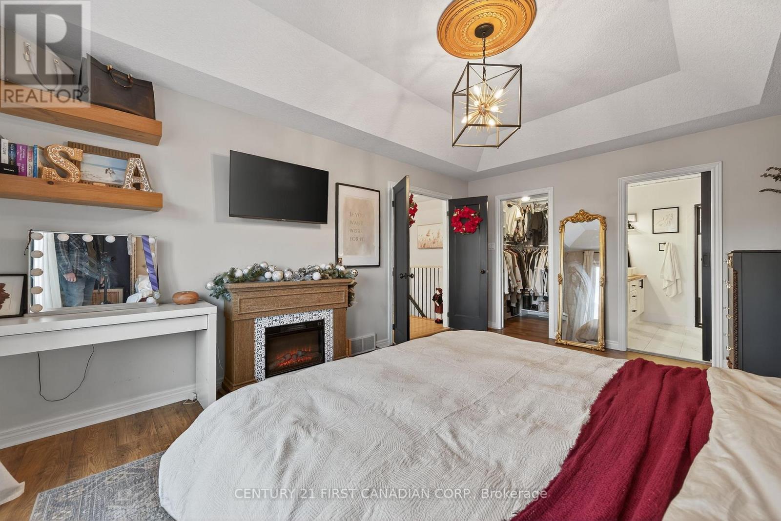 292 Thorn Drive, Strathroy-Caradoc (Ne), ON - Indoor Photo Showing Bedroom