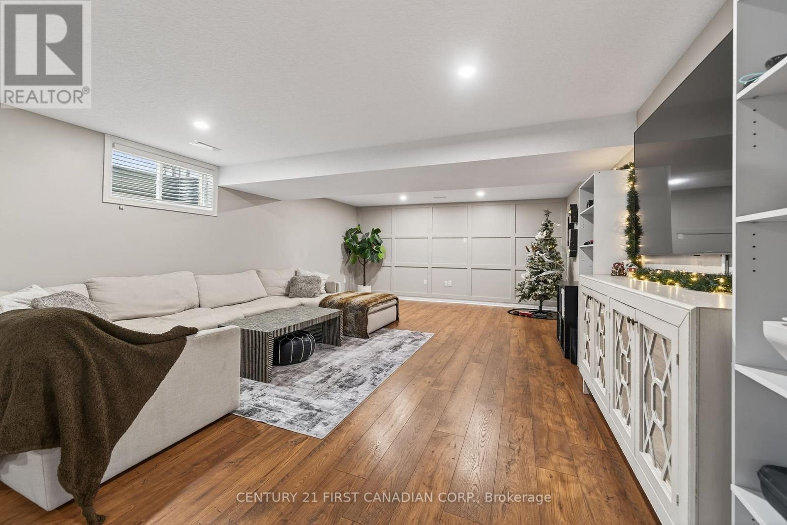 292 Thorn Drive, Strathroy-Caradoc (Ne), ON - Indoor Photo Showing Other Room