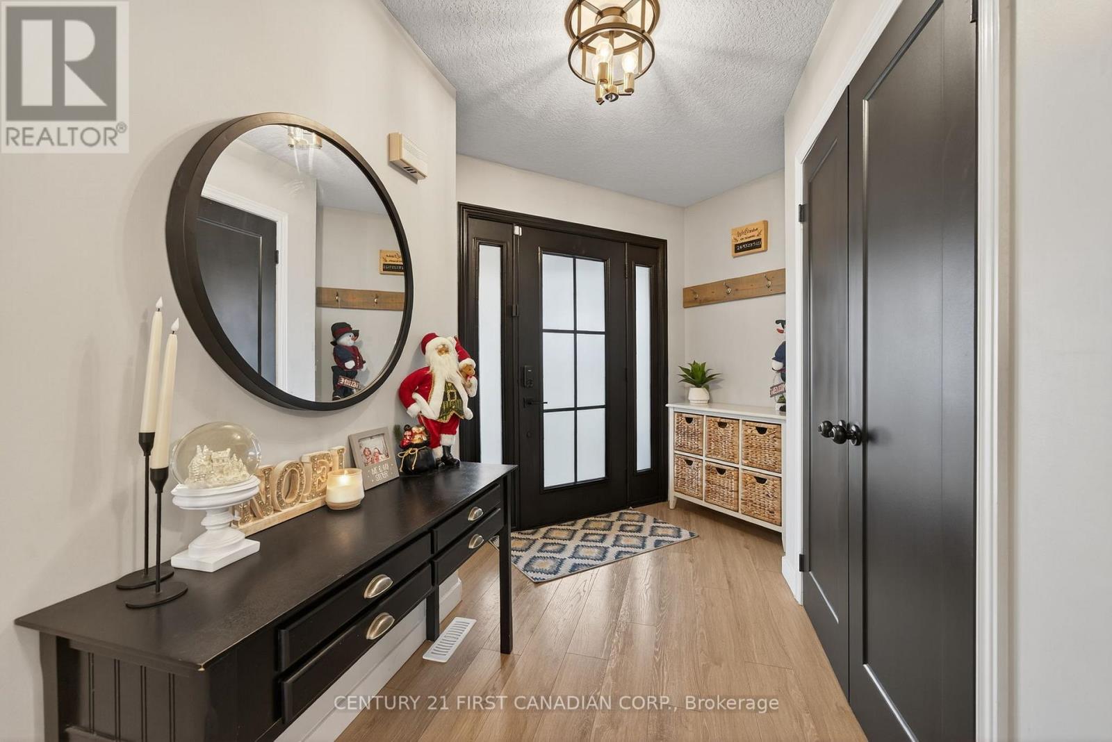 292 Thorn Drive, Strathroy-Caradoc (Ne), ON - Indoor Photo Showing Other Room