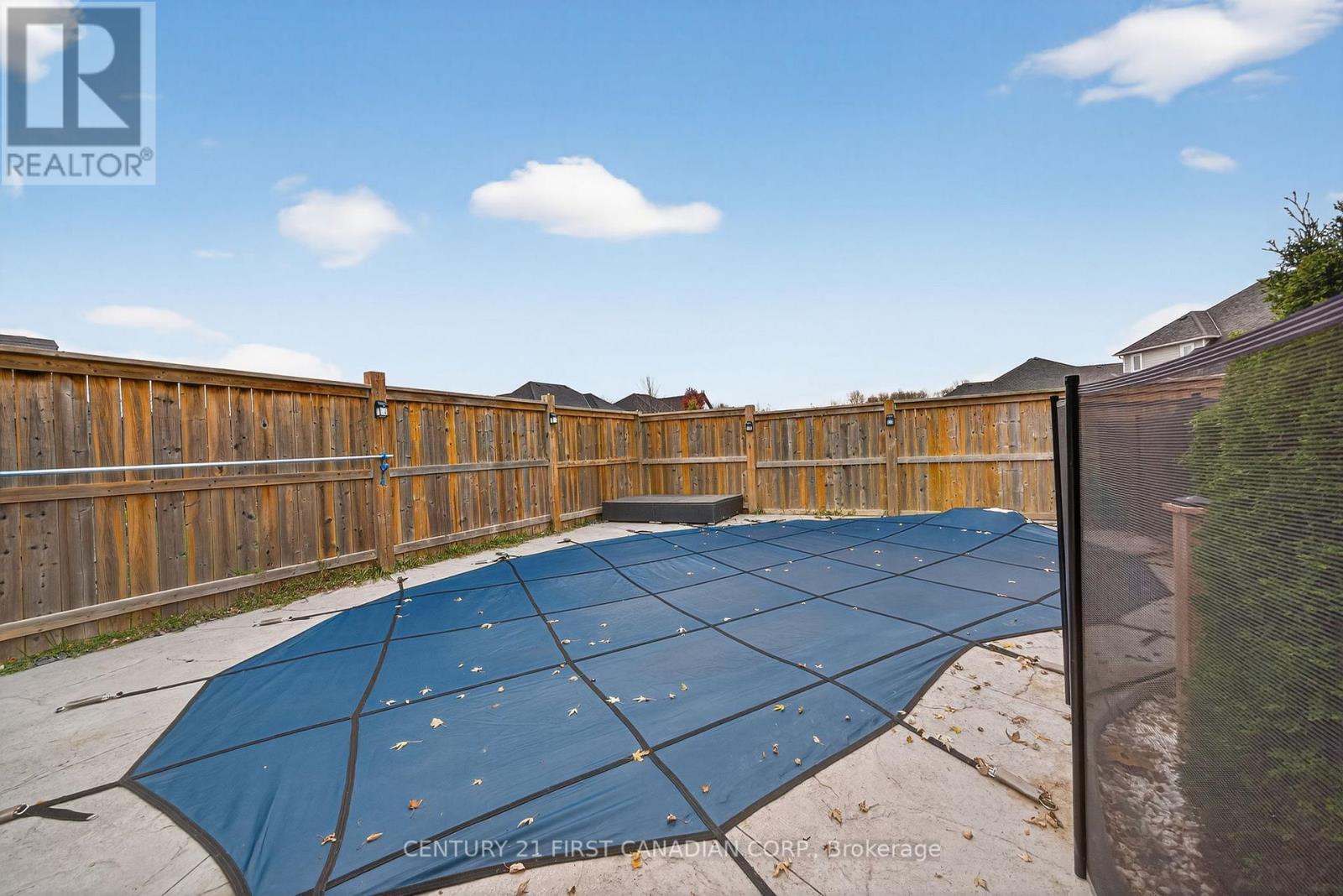 292 Thorn Drive, Strathroy-Caradoc (Ne), ON - Outdoor