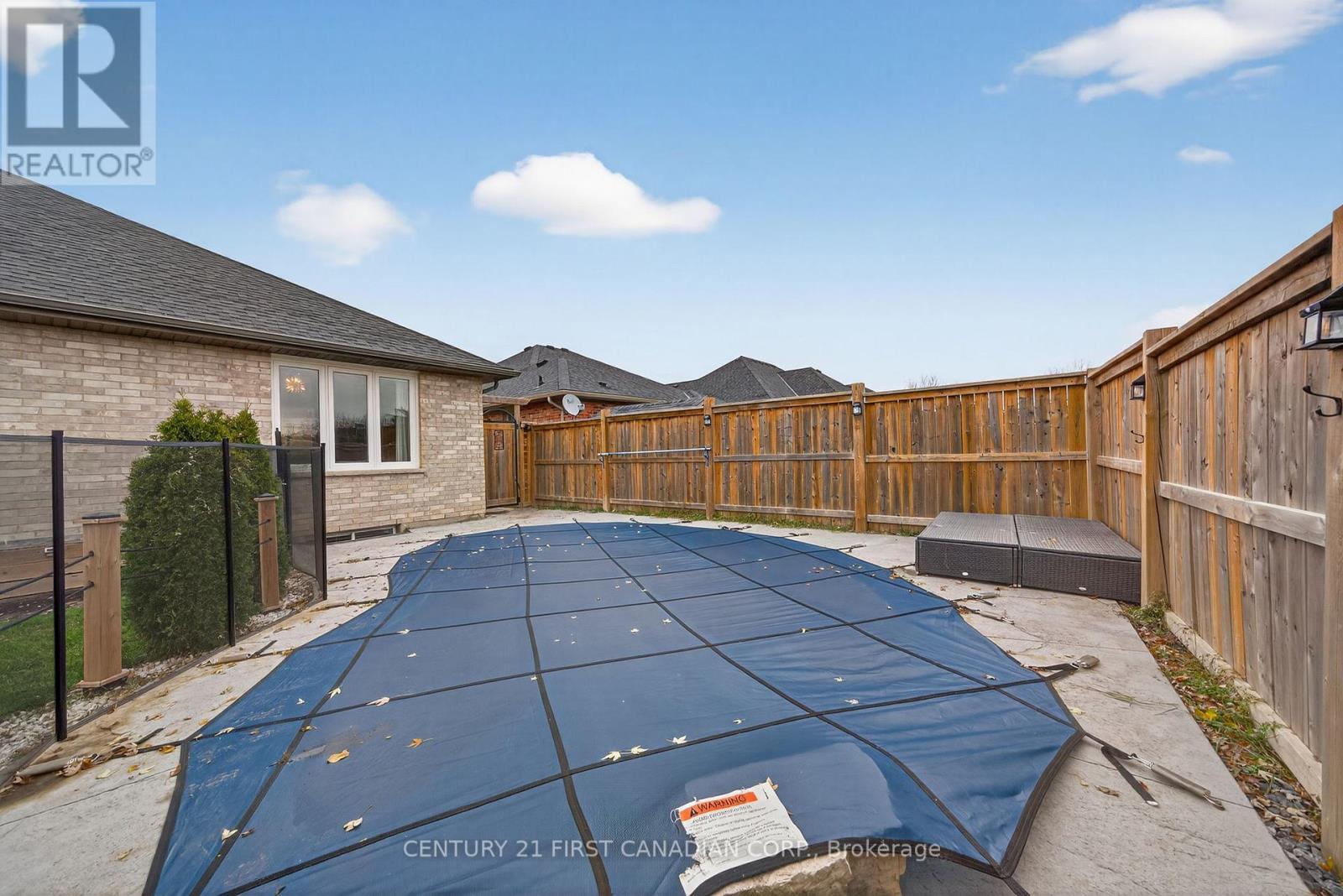292 Thorn Drive, Strathroy-Caradoc (Ne), ON - Outdoor