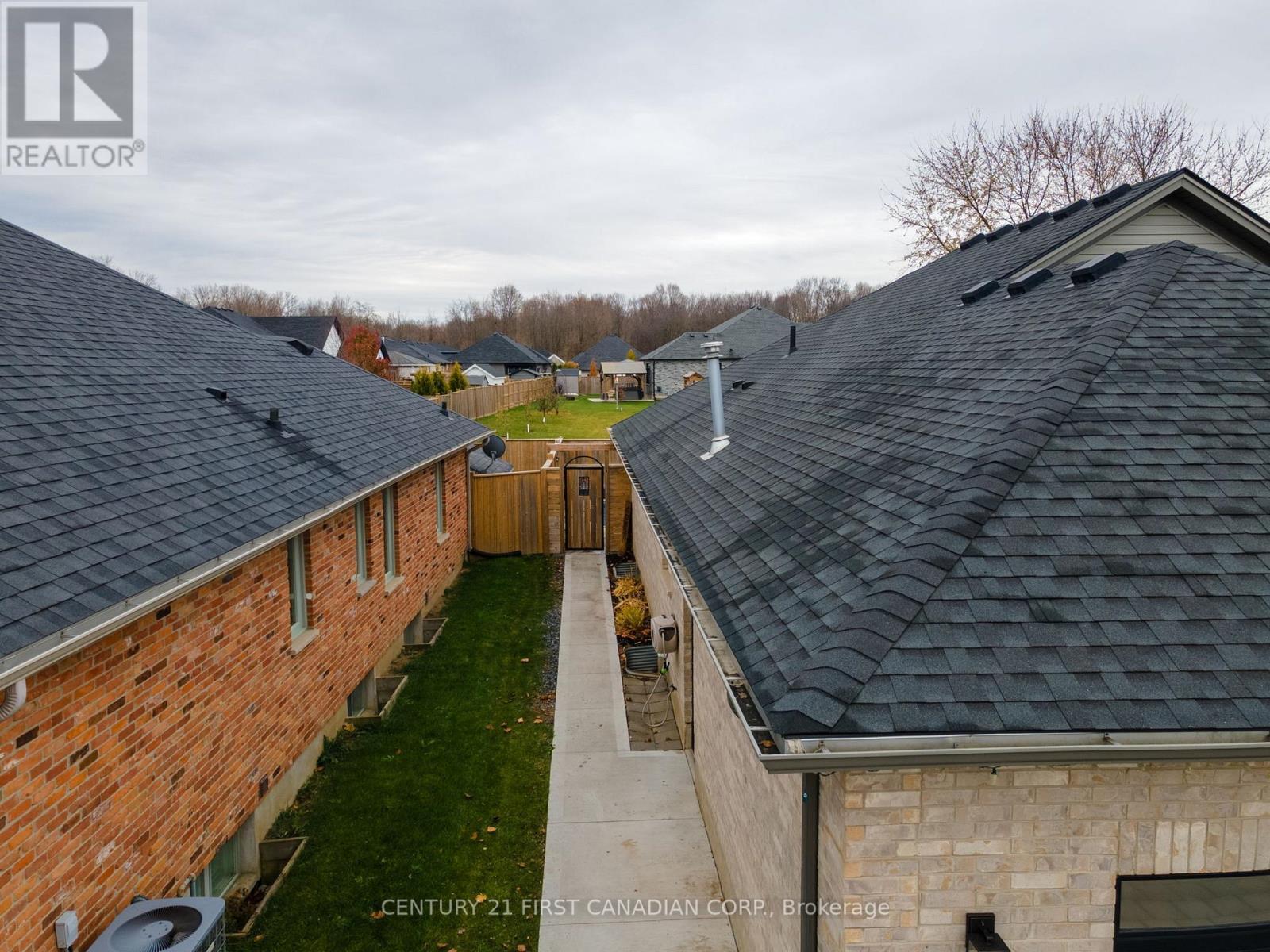 292 Thorn Drive, Strathroy-Caradoc (Ne), ON - Outdoor