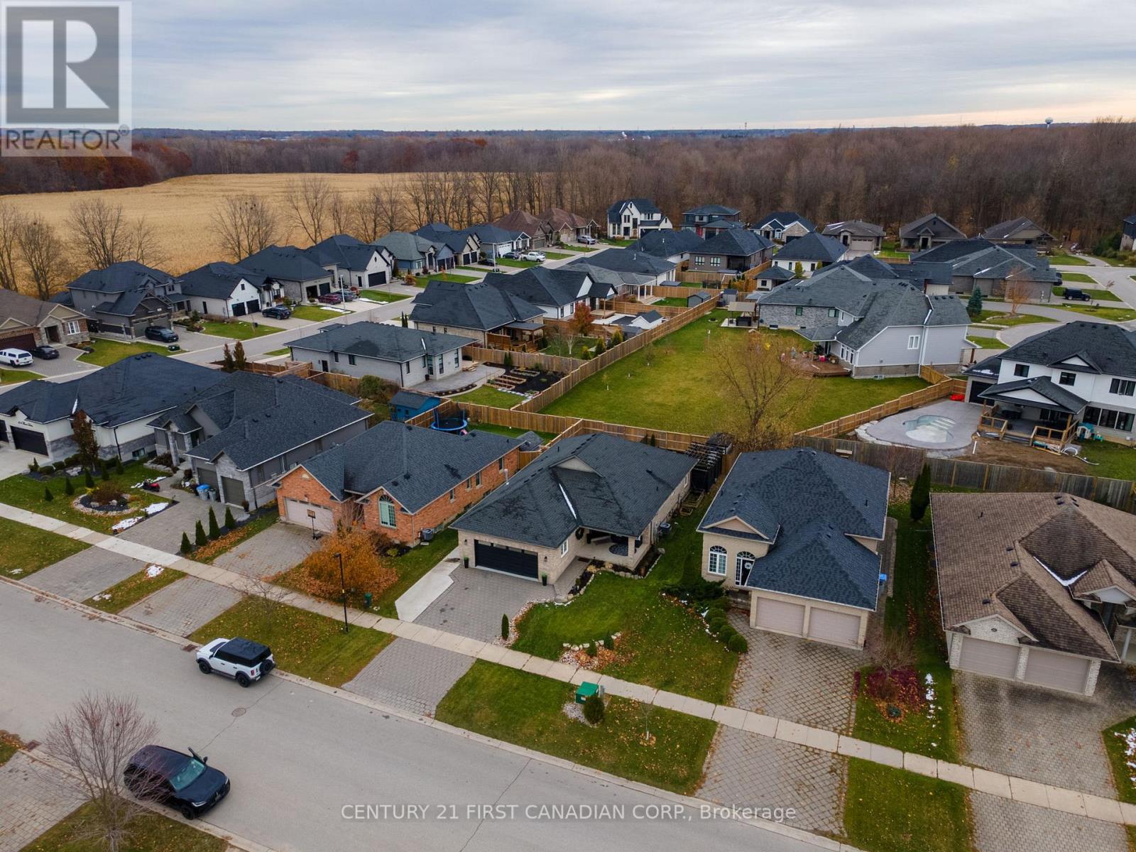 292 Thorn Drive, Strathroy-Caradoc (Ne), ON - Outdoor With View