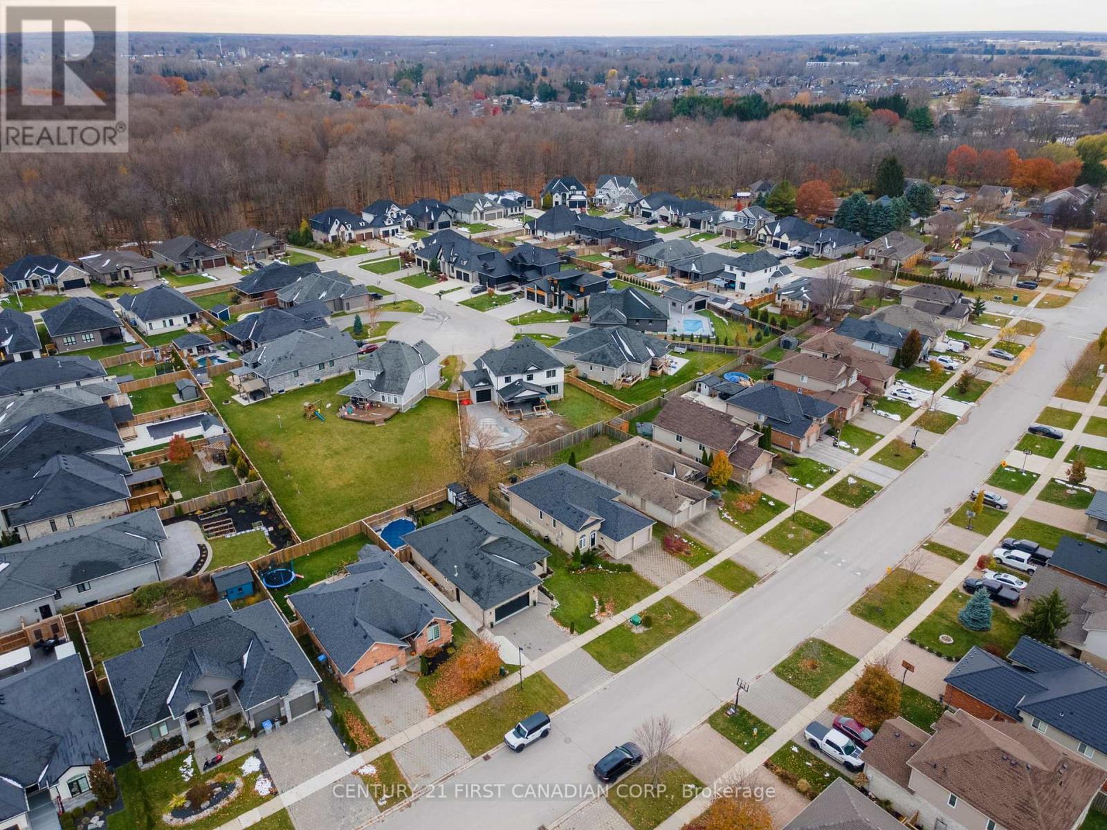 292 Thorn Drive, Strathroy-Caradoc (Ne), ON - Outdoor With View