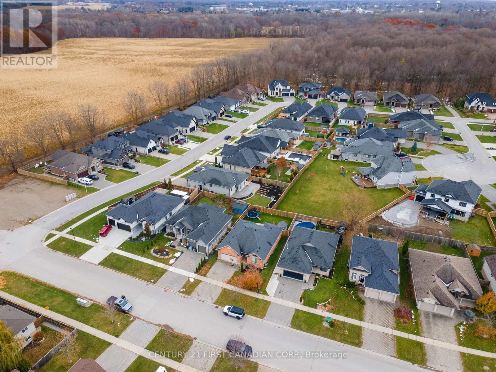 292 Thorn Drive, Strathroy-Caradoc (Ne), ON - Outdoor With View