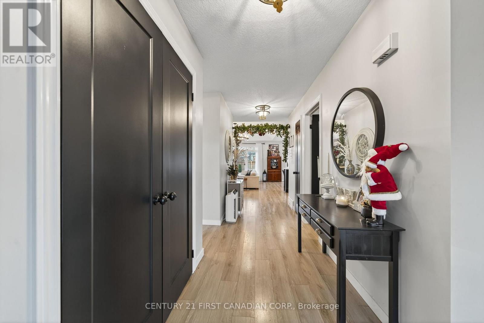 292 Thorn Drive, Strathroy-Caradoc (Ne), ON - Indoor Photo Showing Other Room