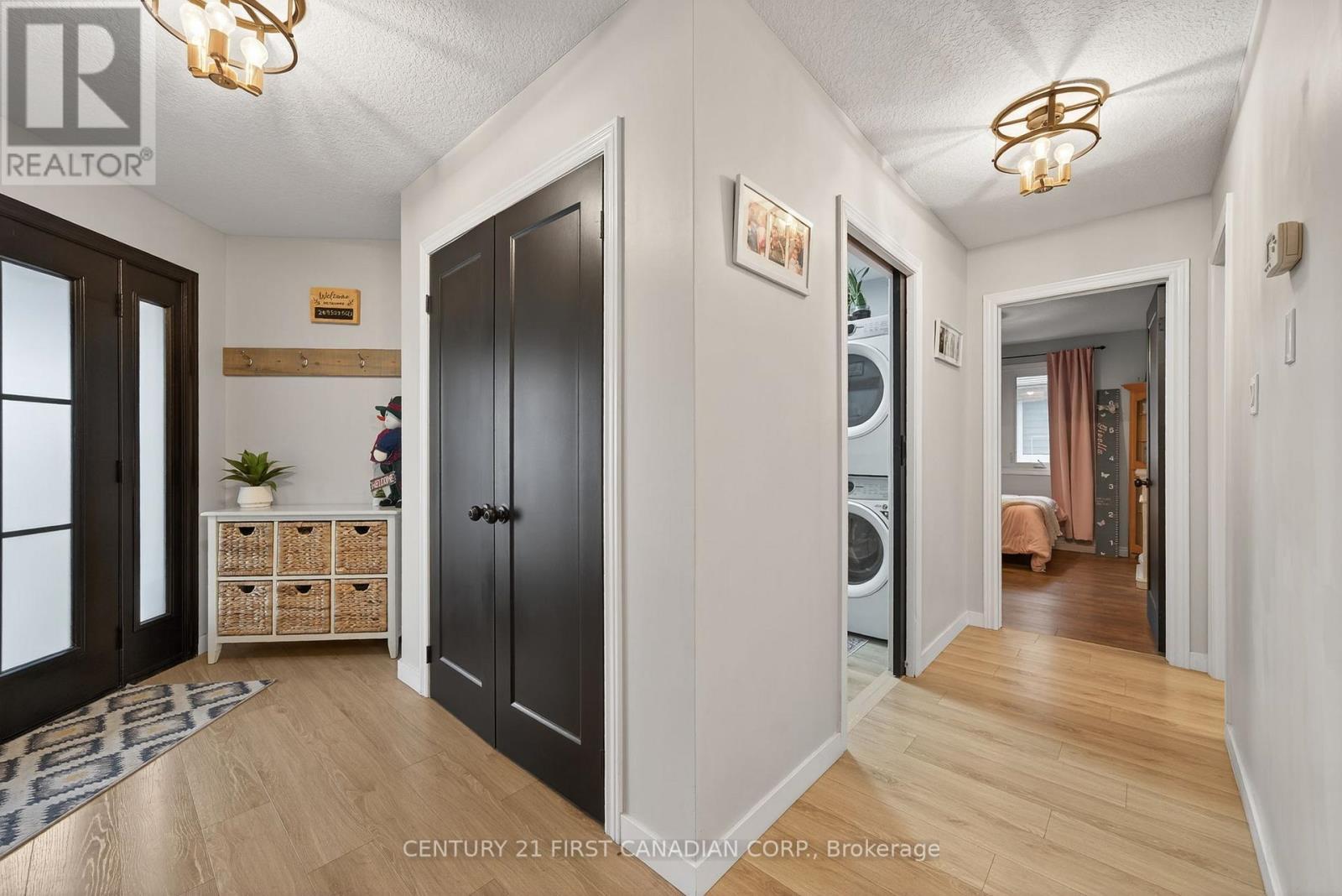 292 Thorn Drive, Strathroy-Caradoc (Ne), ON - Indoor