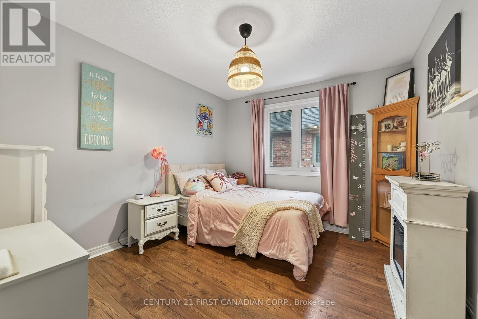 292 Thorn Drive, Strathroy-Caradoc (Ne), ON - Indoor Photo Showing Bedroom