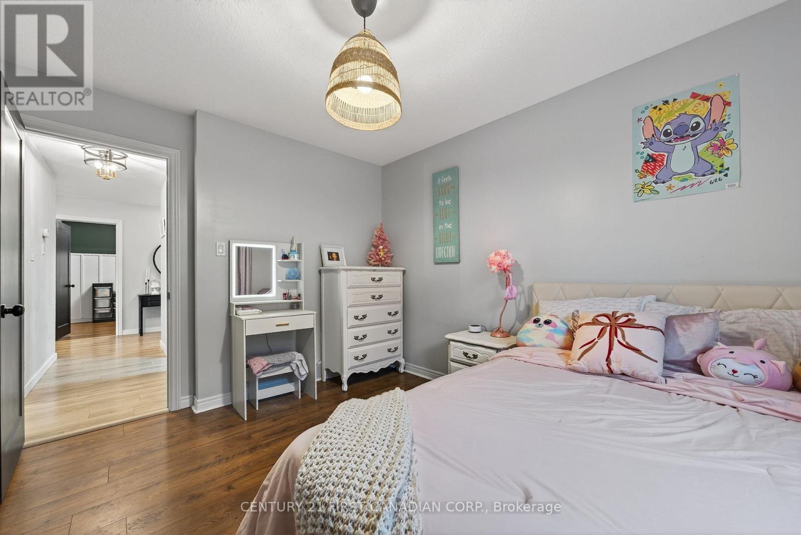 292 Thorn Drive, Strathroy-Caradoc (Ne), ON - Indoor Photo Showing Bedroom
