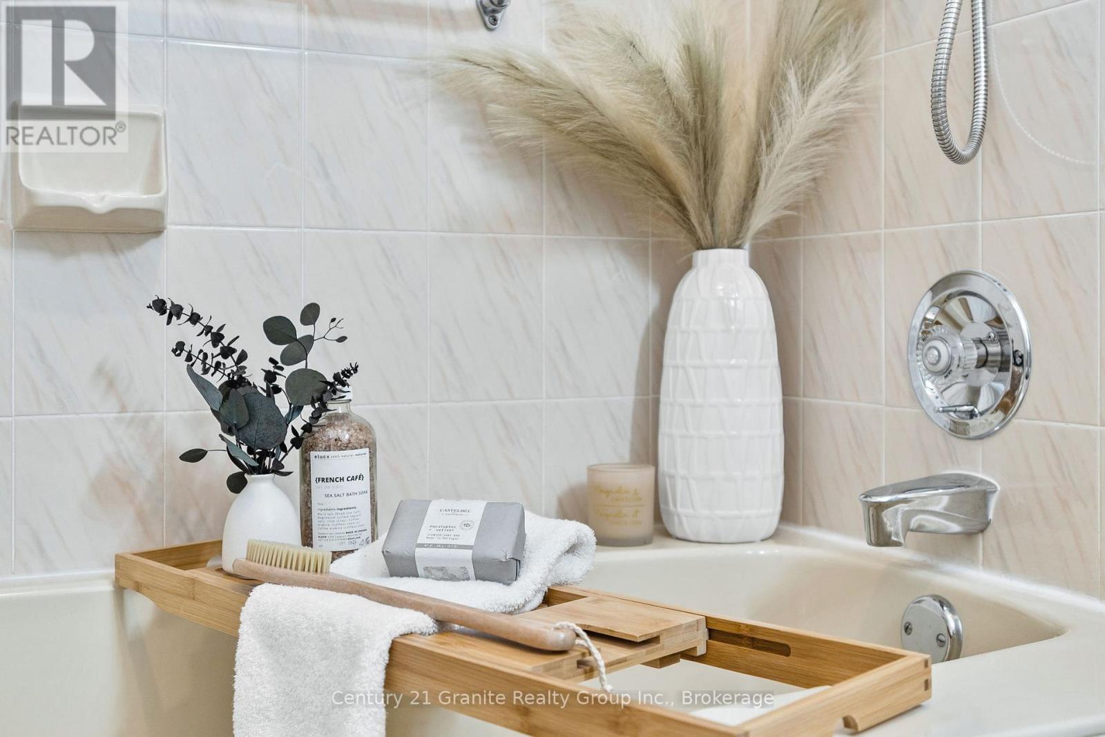 34 Cedartree Lane, Kawartha Lakes (Bobcaygeon), ON - Indoor Photo Showing Bathroom
