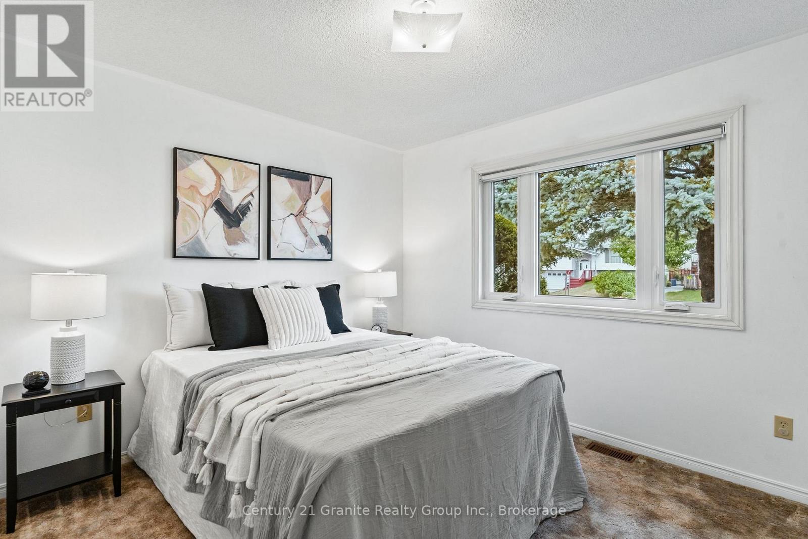 34 Cedartree Lane, Kawartha Lakes (Bobcaygeon), ON - Indoor Photo Showing Bedroom