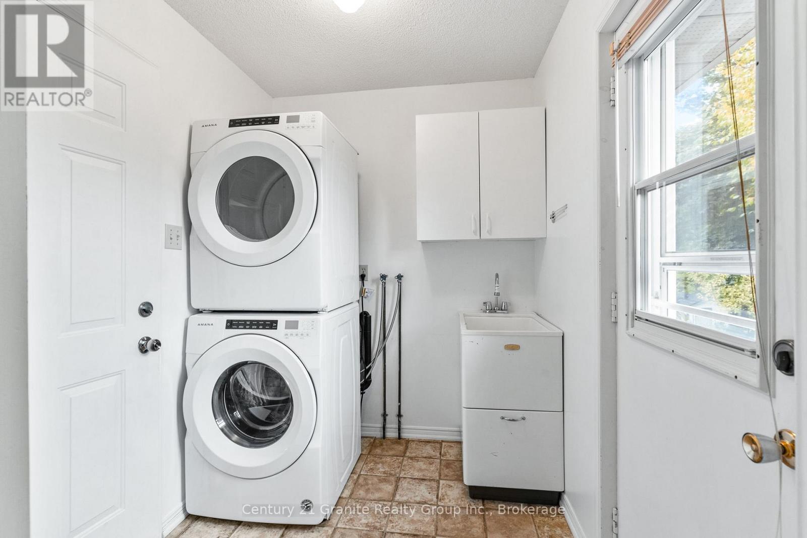 34 Cedartree Lane, Kawartha Lakes (Bobcaygeon), ON - Indoor Photo Showing Laundry Room