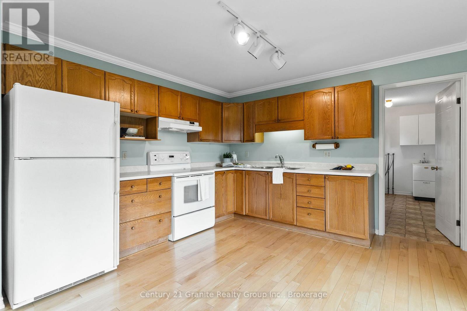 34 Cedartree Lane, Kawartha Lakes (Bobcaygeon), ON - Indoor Photo Showing Kitchen