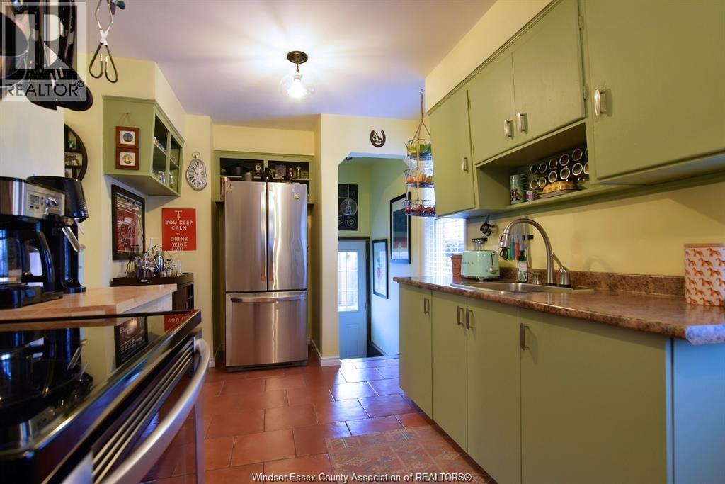 1182 Harrison Avenue, Windsor, ON - Indoor Photo Showing Kitchen