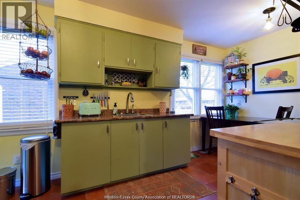 1182 Harrison Avenue, Windsor, ON - Indoor Photo Showing Kitchen