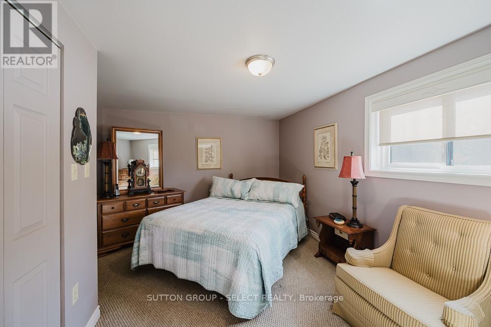 9450 Longwoods Road, Chatham-Kent (Chatham), ON - Indoor Photo Showing Bedroom