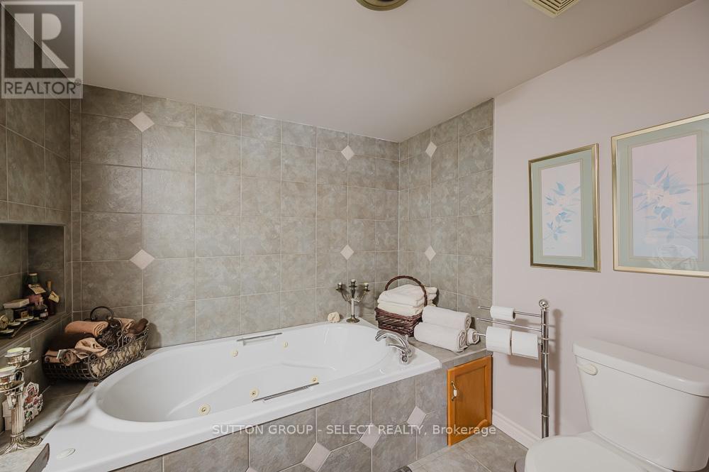9450 Longwoods Road, Chatham-Kent (Chatham), ON - Indoor Photo Showing Bathroom