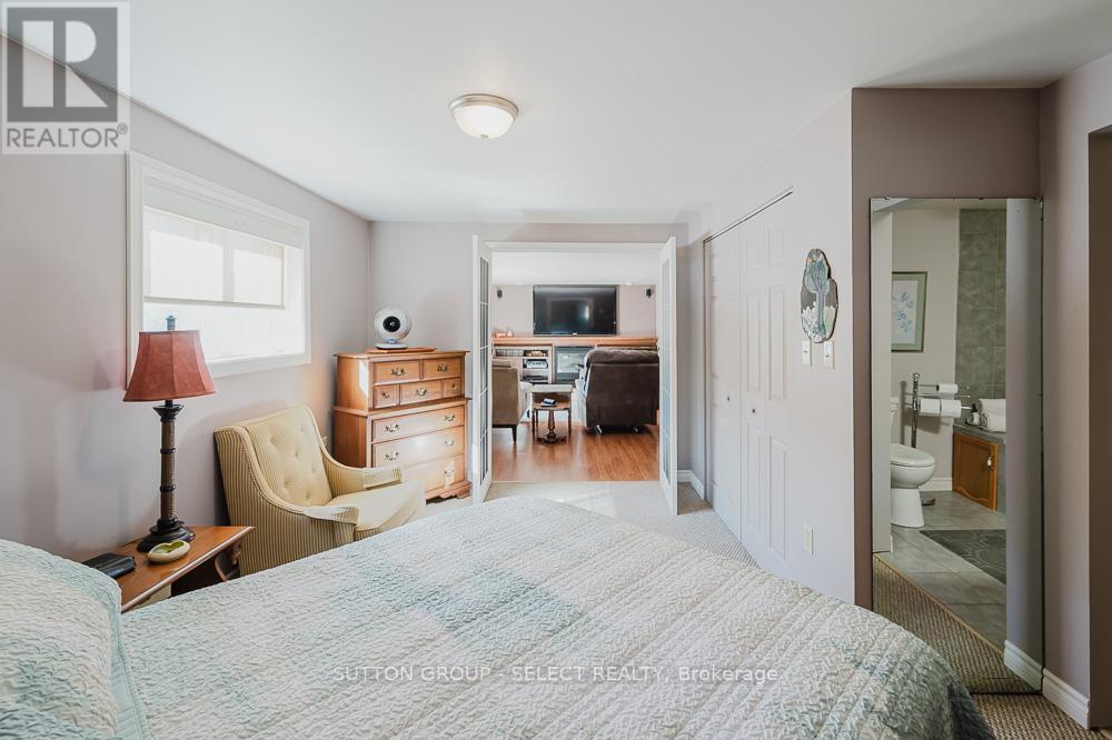 9450 Longwoods Road, Chatham-Kent (Chatham), ON - Indoor Photo Showing Bedroom