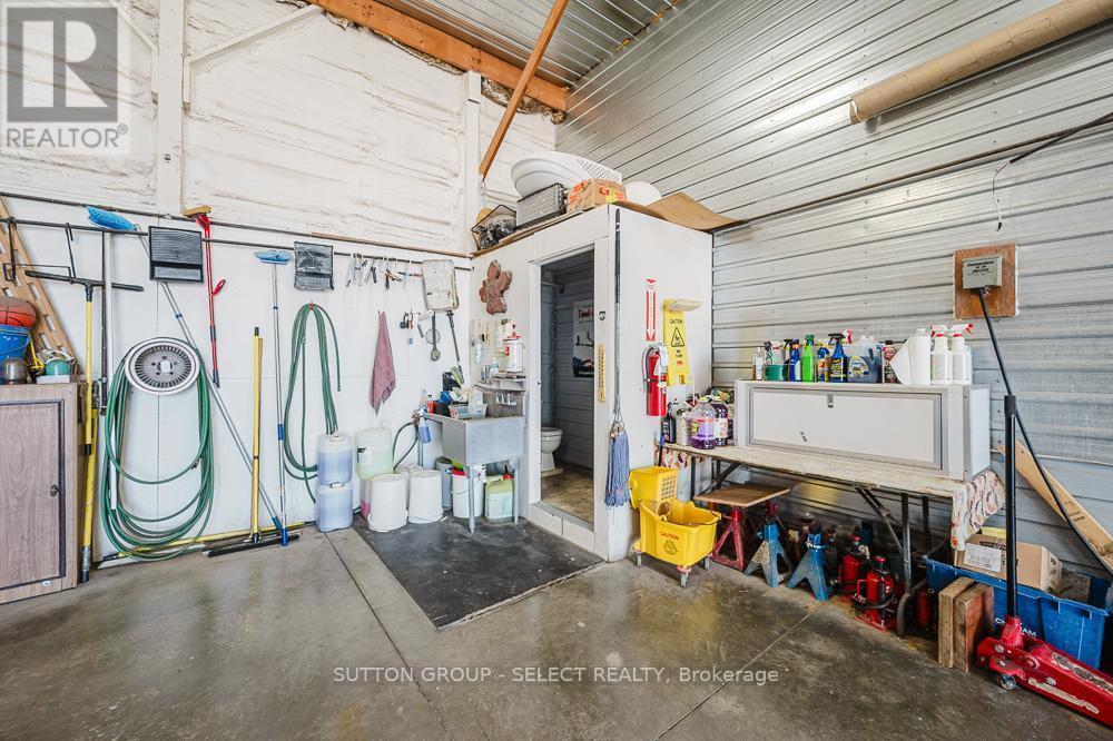 9450 Longwoods Road, Chatham-Kent (Chatham), ON - Indoor Photo Showing Garage