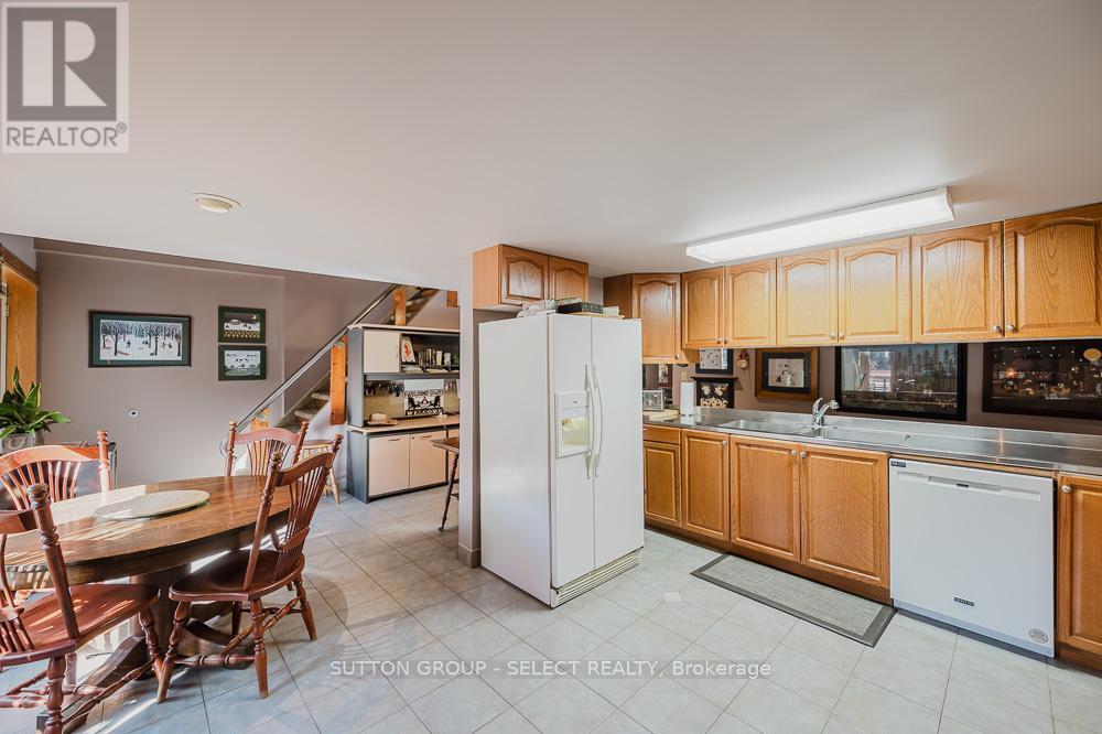 9450 Longwoods Road, Chatham-Kent (Chatham), ON - Indoor