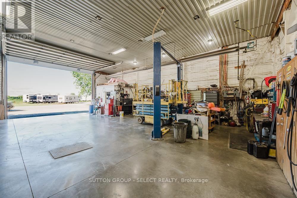 9450 Longwoods Road, Chatham-Kent (Chatham), ON - Indoor Photo Showing Garage