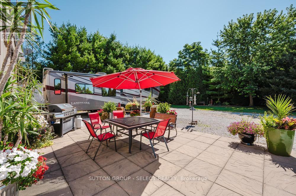 9450 Longwoods Road, Chatham-Kent (Chatham), ON - Outdoor