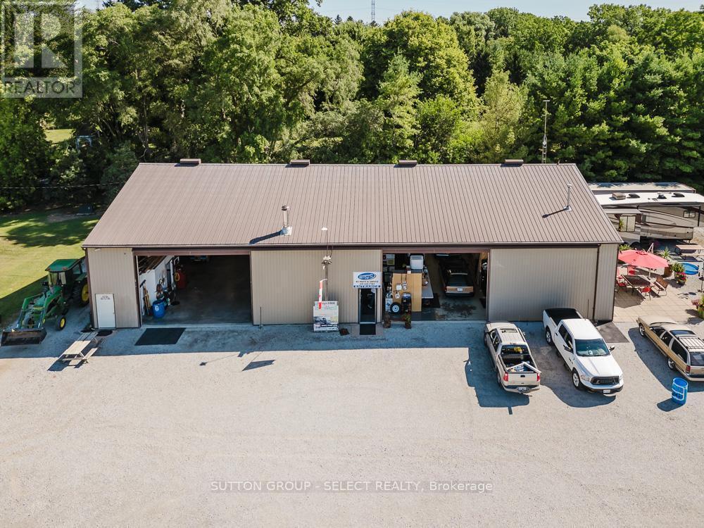 9450 Longwoods Road, Chatham-Kent (Chatham), ON - Outdoor