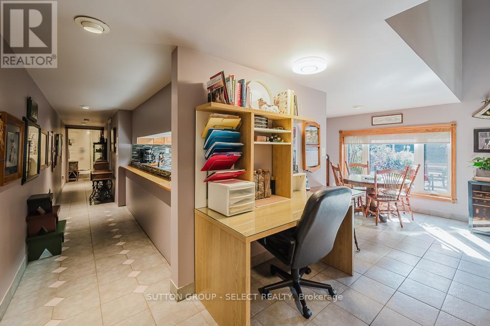 9450 Longwoods Road, Chatham-Kent (Chatham), ON - Indoor