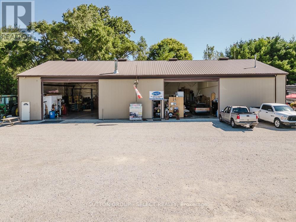 9450 Longwoods Road, Chatham-Kent (Chatham), ON - Outdoor