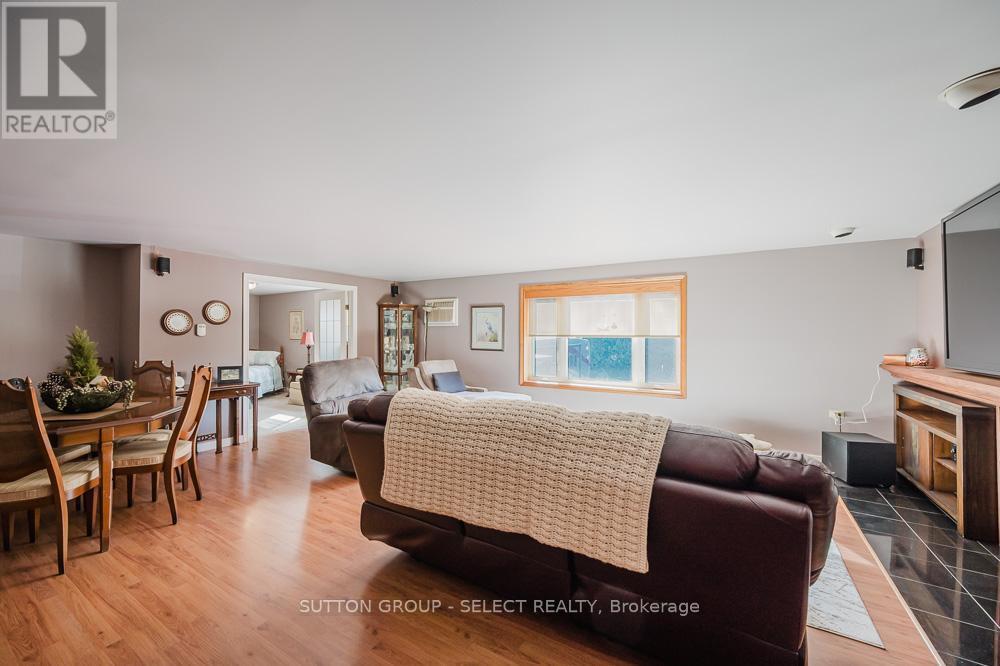 9450 Longwoods Road, Chatham-Kent (Chatham), ON - Indoor