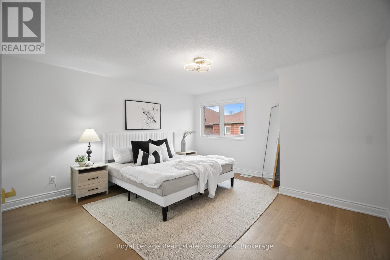 580 Courtney Valley Road, Mississauga, ON - Indoor Photo Showing Bedroom