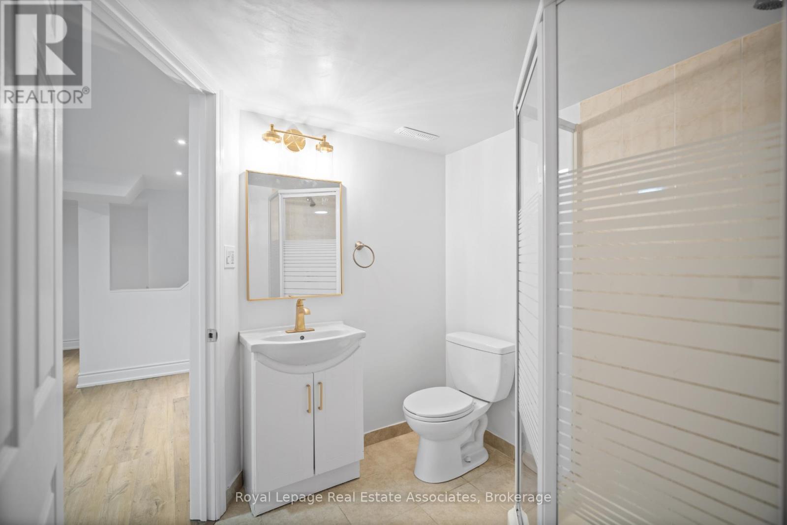 580 Courtney Valley Road, Mississauga, ON - Indoor Photo Showing Bathroom