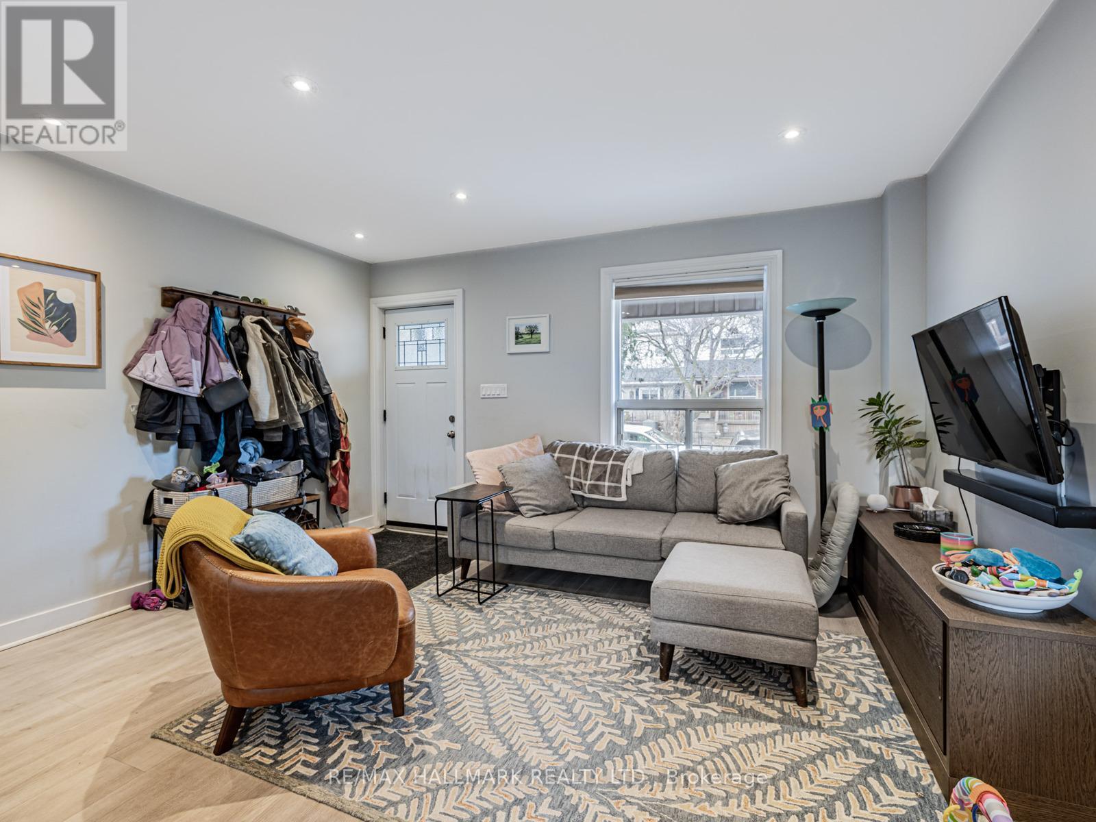 263 Springdale Boulevard, Toronto, ON - Indoor Photo Showing Living Room