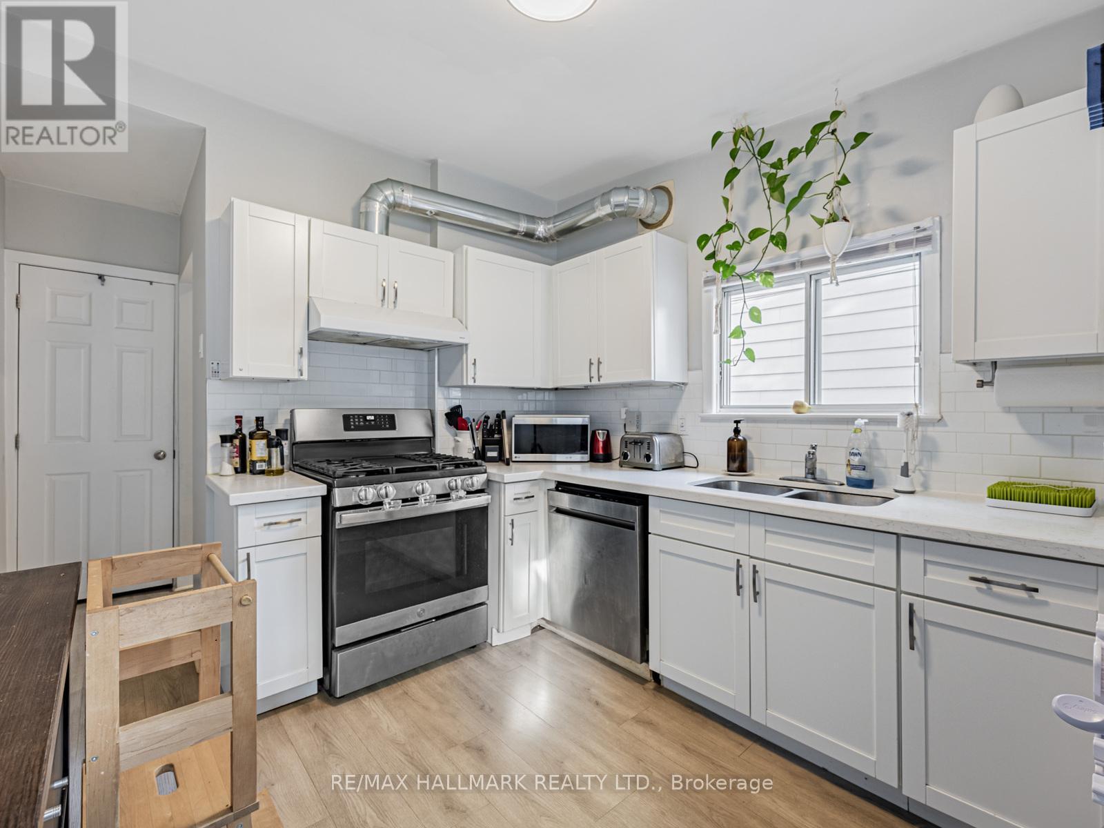 263 Springdale Boulevard, Toronto, ON - Indoor Photo Showing Kitchen With Double Sink