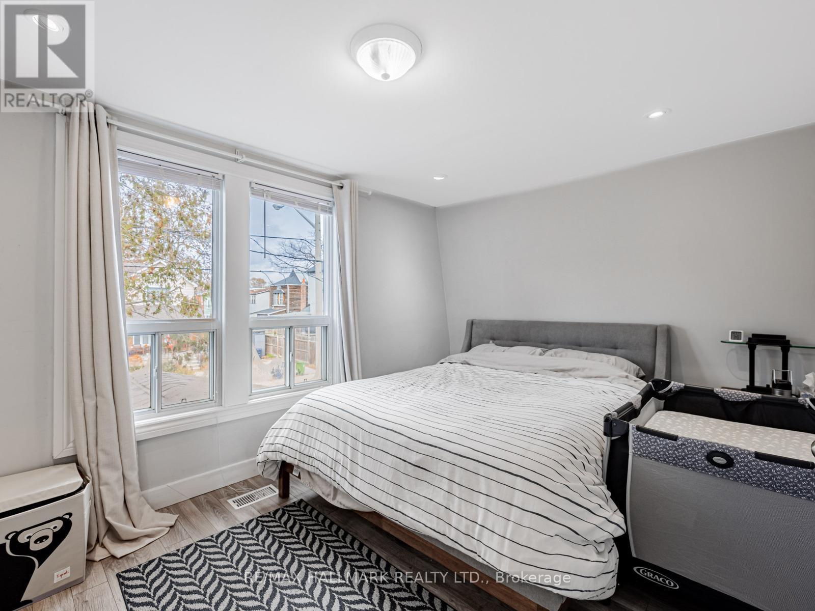 263 Springdale Boulevard, Toronto, ON - Indoor Photo Showing Bedroom