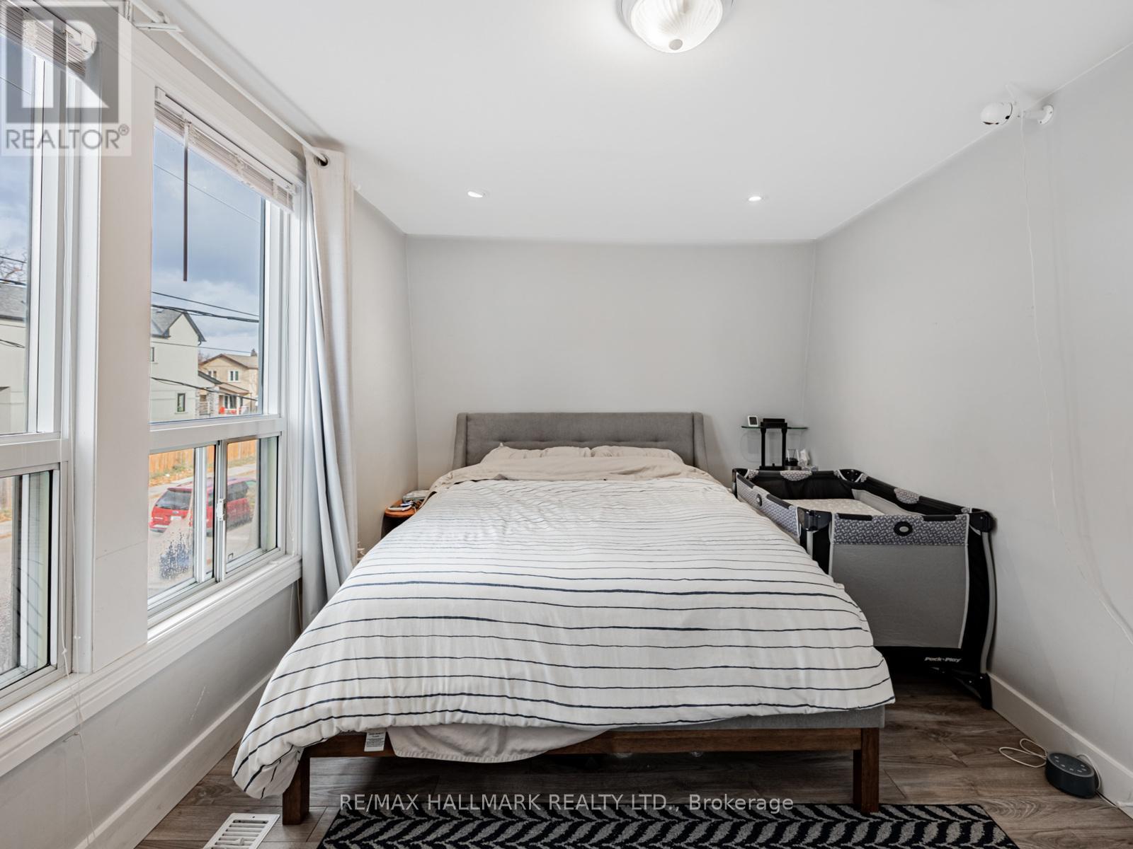 263 Springdale Boulevard, Toronto, ON - Indoor Photo Showing Bedroom