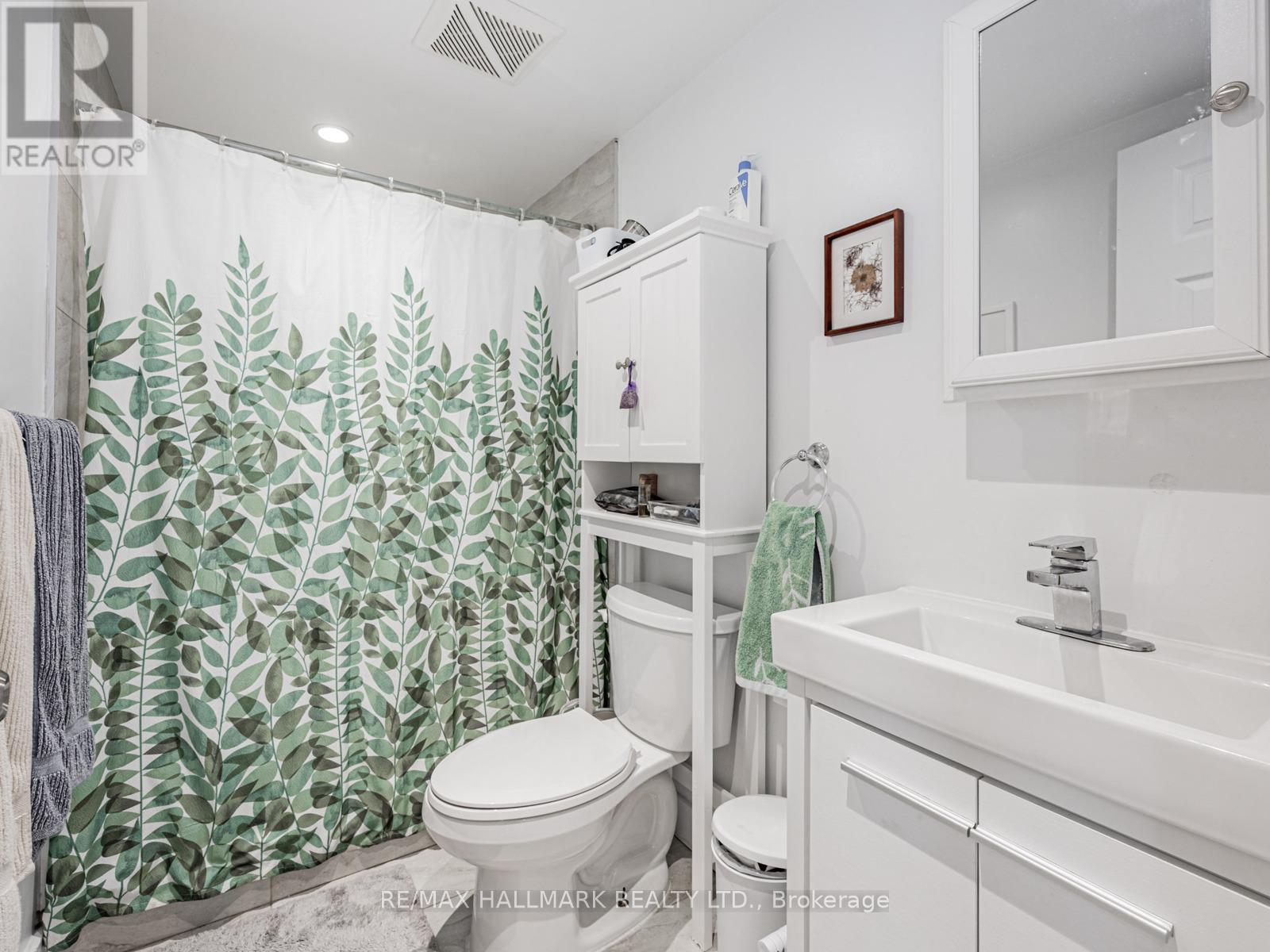 263 Springdale Boulevard, Toronto, ON - Indoor Photo Showing Bathroom